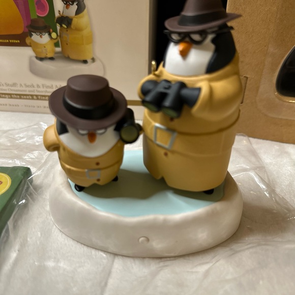 Hallmark Keepsake “Where’s Santa’s Stuff?” Interactive Ornament & Storybook Set - Picture 6 of 11